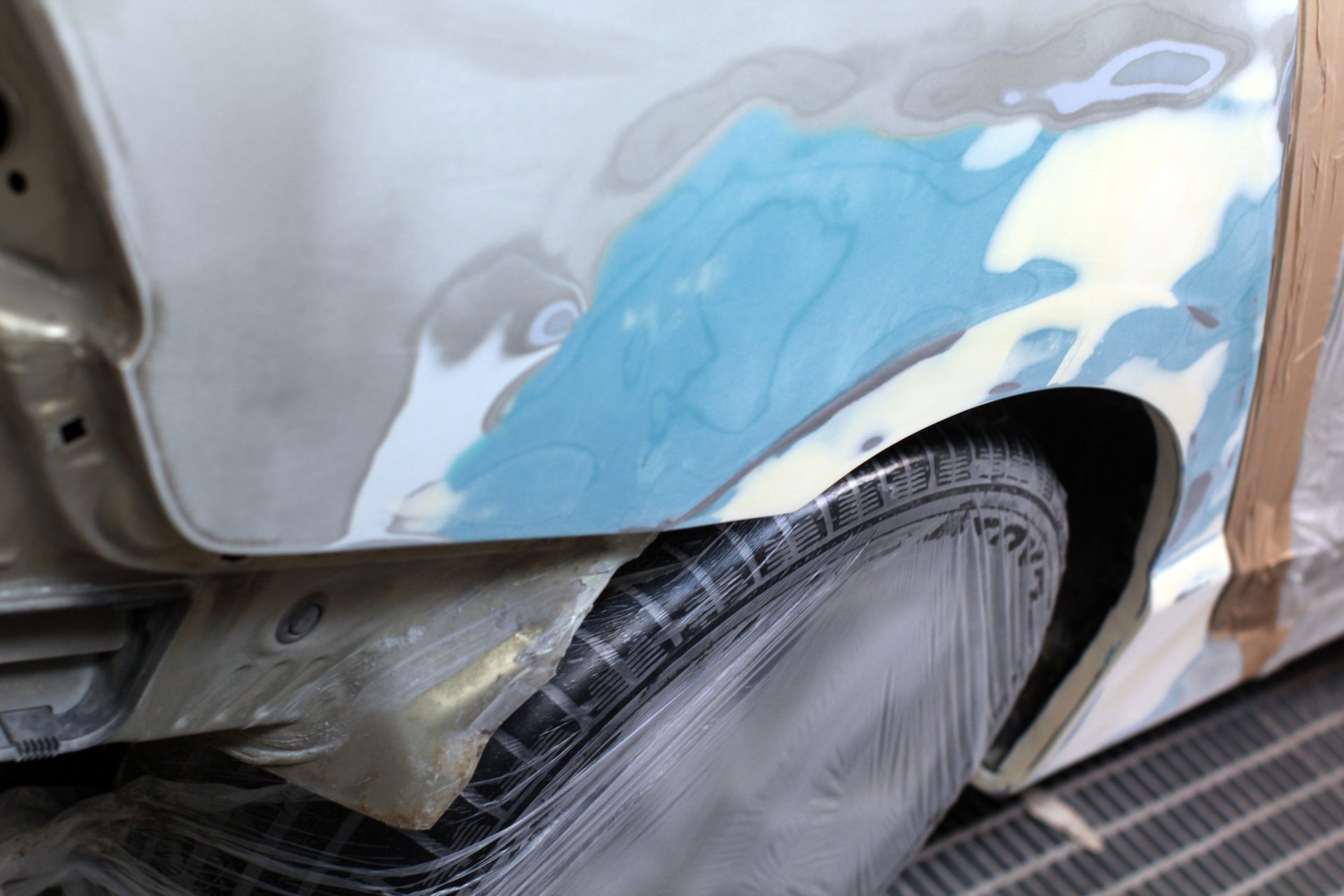 Honda Civic 4 d ржавчина. Покраска крыла автомобиля своими руками. Покраска крыла автомобиля с переходом. Локальная покраска крыла серебристый металлик.